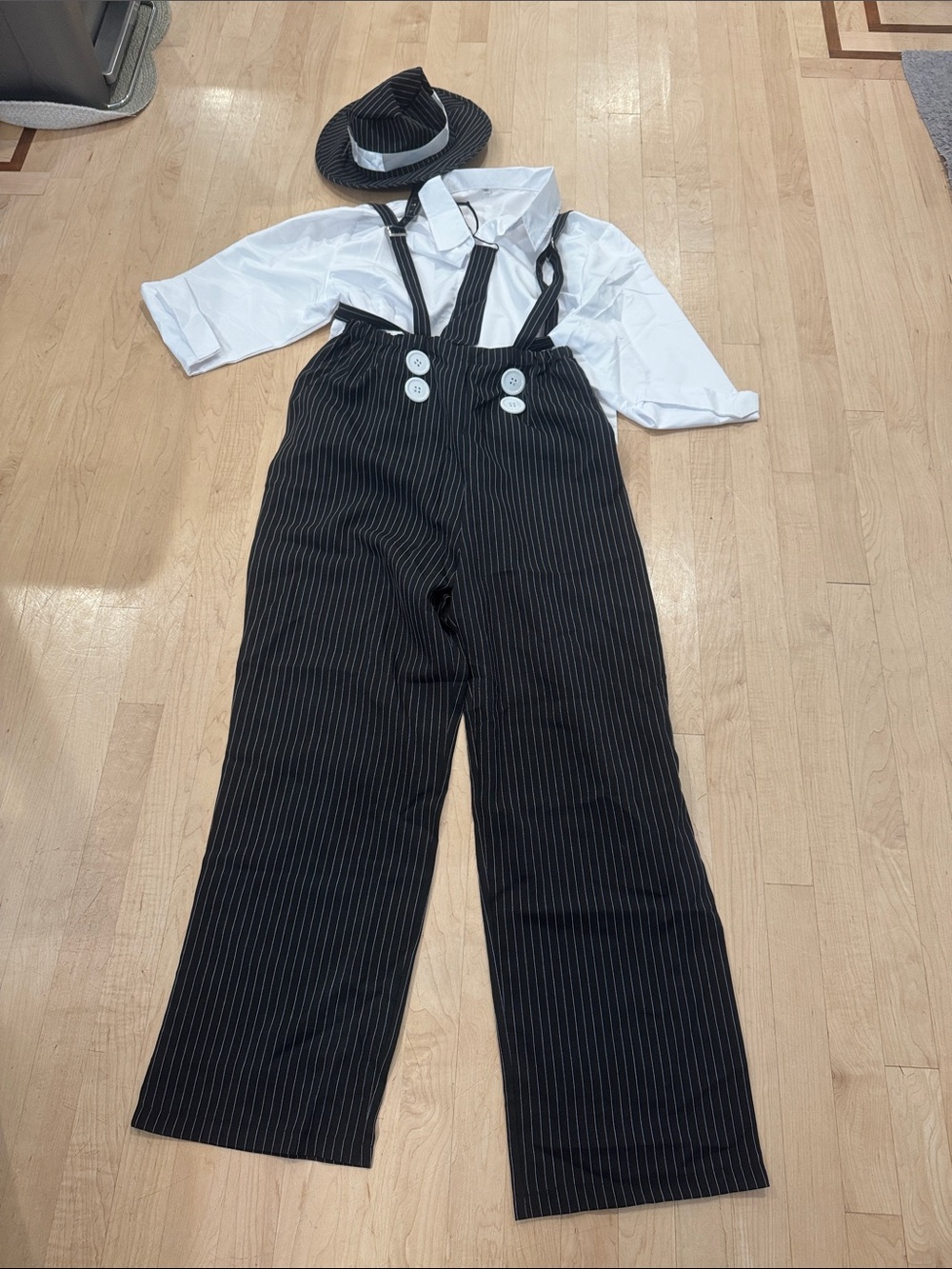 Woman’s Gangster Halloween Costume